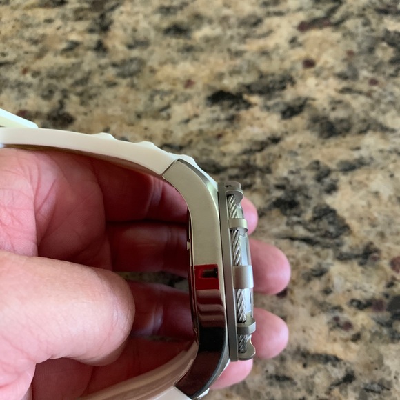 Invicta Bolt 1376 - Picture 4 of 4